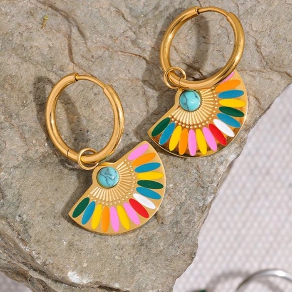 ⭐️Gold plated rainbow drop hoop earrings - Picture 2 of 4